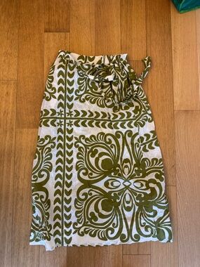 Zara Olive Green and White Printed Waist Skirt